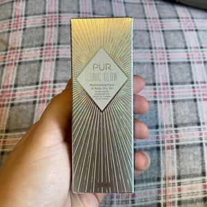 Illuminating face and body dry oil